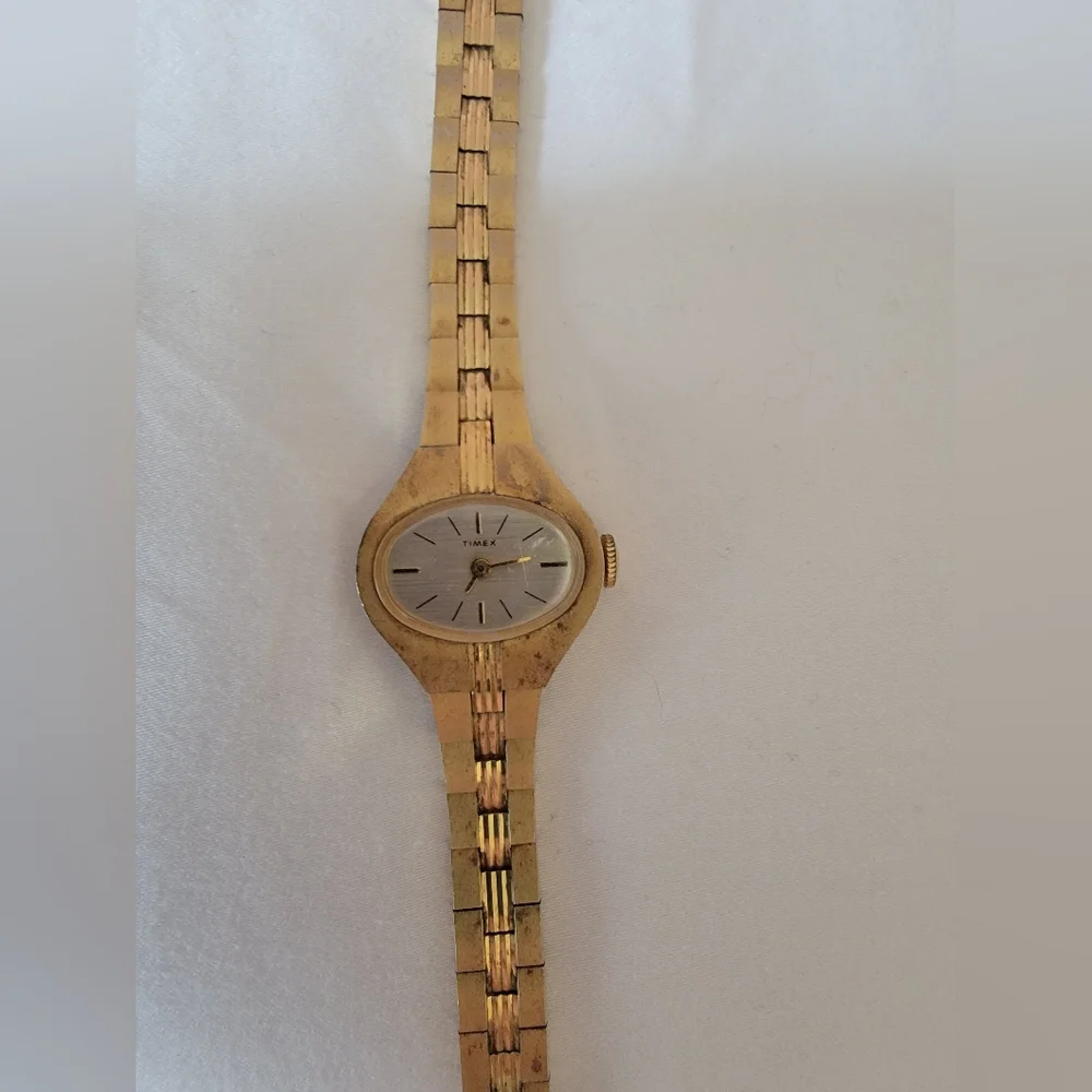 Vintage Timex Gold Plated Women's Watch - Picture 10 of 11